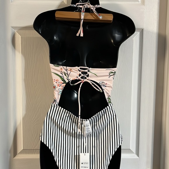 Cupshe one piece swim suit,size large, NWT. - Picture 5 of 9